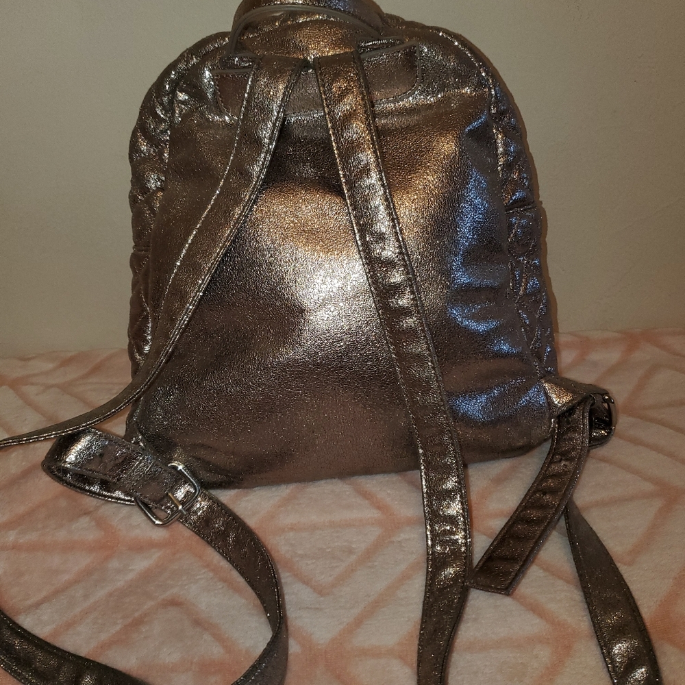 Backpack - Picture 2 of 3